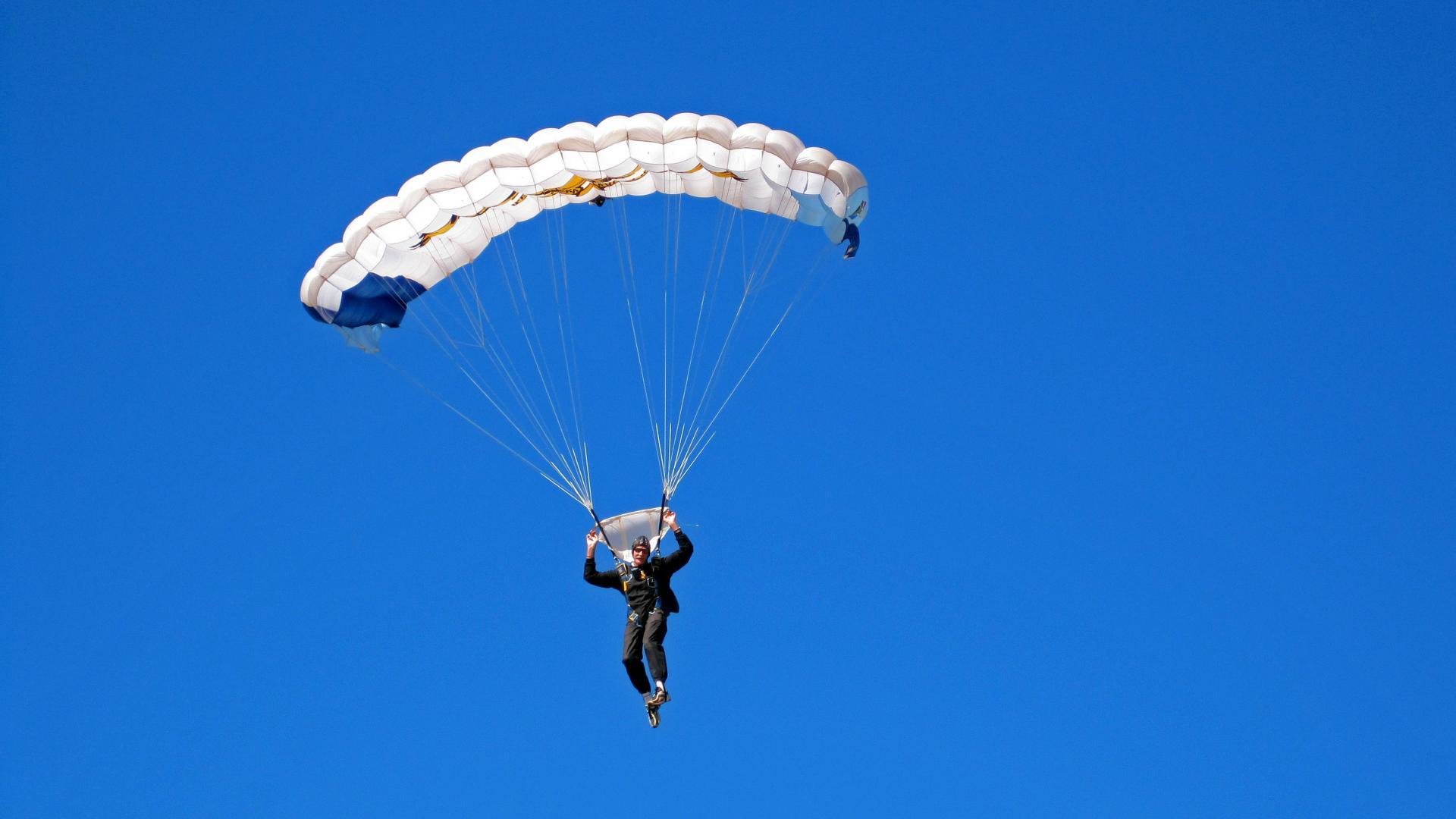 kaiyun网站-田径跨栏项目调整栏高标准引热议，田径跨栏栏间距